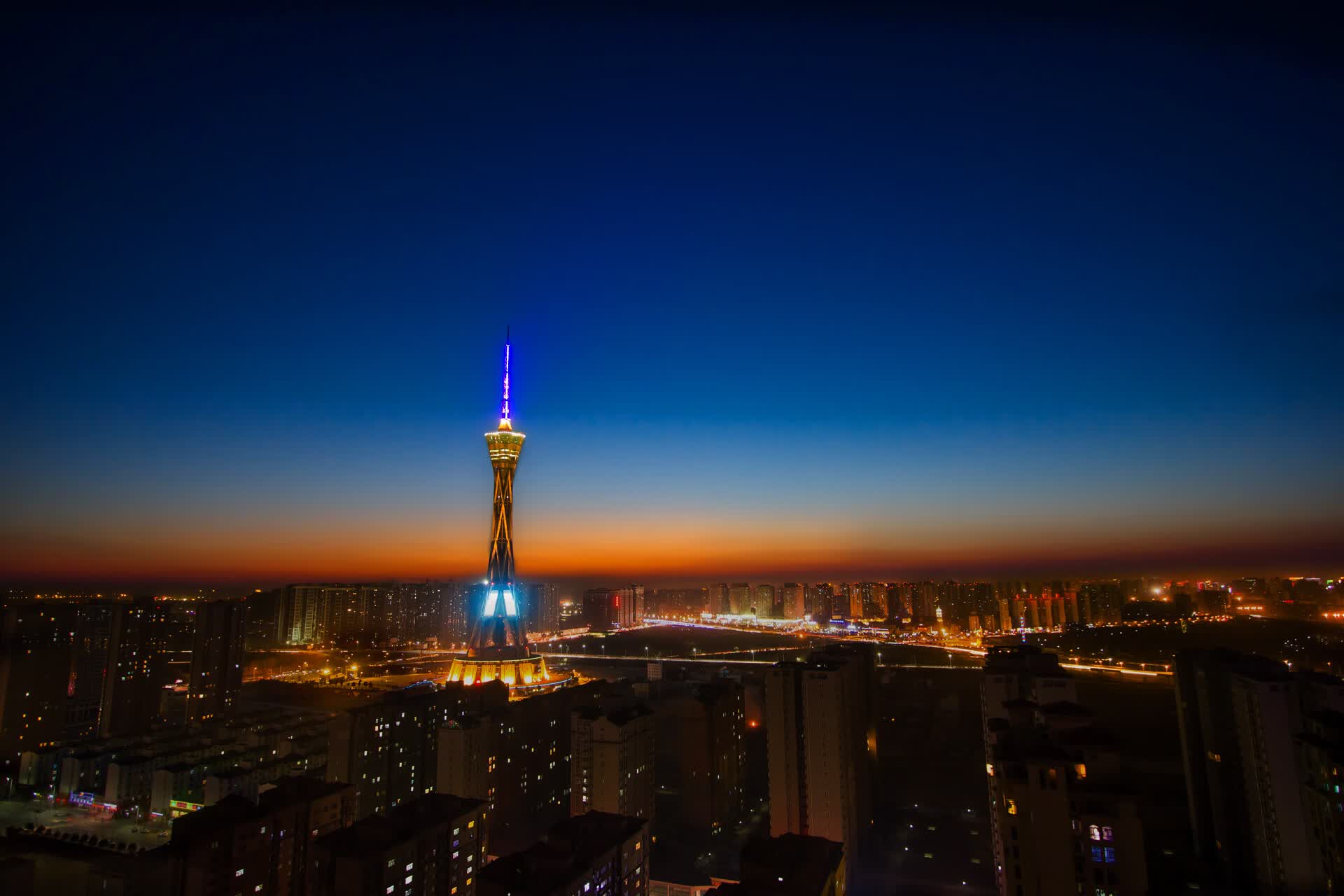 2026 世界杯衍生品发布：复古海报与 3D 打印球星盲盒受 Z 世代热捧。